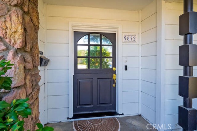 9572 Indian Wells Circle, Huntington Beach CA: https://media.crmls.org/medias/04463f2a-1f34-4f22-8c6f-06e36347fe7d.jpg