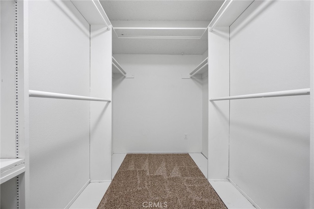 https://media.crmls.org/medias/0446bff2-3a93-45ef-9da3-591349b4b96e.jpg?preset=X-Large
