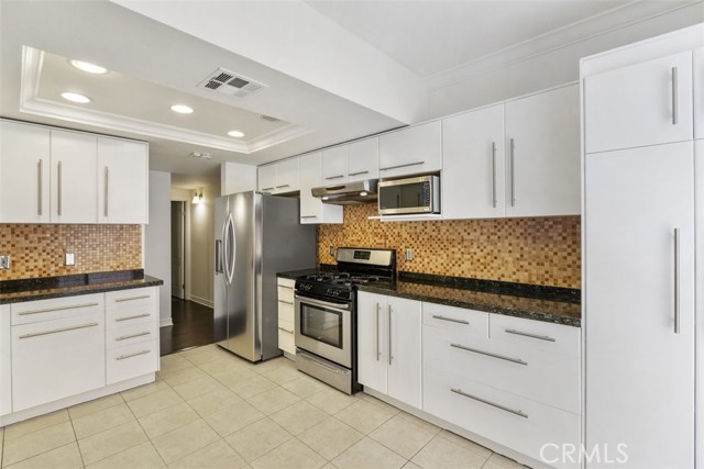 Detail Gallery Image 11 of 19 For 13920 Moorpark St #107,  Sherman Oaks,  CA 91423 - 3 Beds | 2 Baths