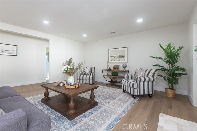 417 W Leeside, Glendora CA: https://media.crmls.org/medias/044767fc-28e3-41cb-b2f7-baca77885761.jpg