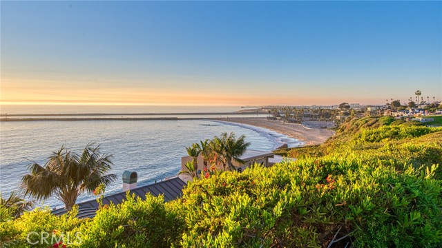 Detail Gallery Image 2 of 23 For 3628 Ocean Bld, Corona Del Mar,  CA 92625 - 5 Beds | 4/2 Baths
