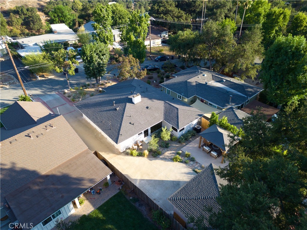 https://media.crmls.org/medias/04488e8c-e44d-484c-987c-73ba7e1e0b2f.jpg?preset=X-Large