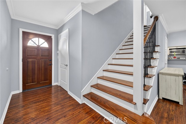 Detail Gallery Image 4 of 31 For 7046 De Celis Pl #7,  Lake Balboa,  CA 91406 - 2 Beds | 2/1 Baths