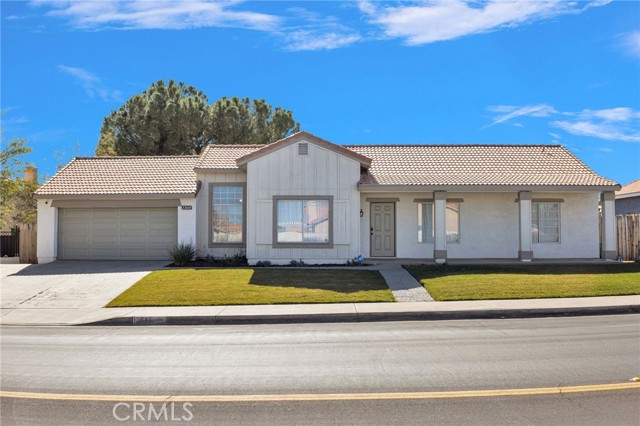 Detail Gallery Image 2 of 39 For 13641 Luna Rd, Victorville,  CA 92392 - 3 Beds | 2 Baths