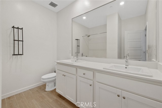 1754 N Aster Lake Road, Hanford CA: https://media.crmls.org/medias/0449ace5-280a-4855-9e26-e581ac7f4a4d.jpg