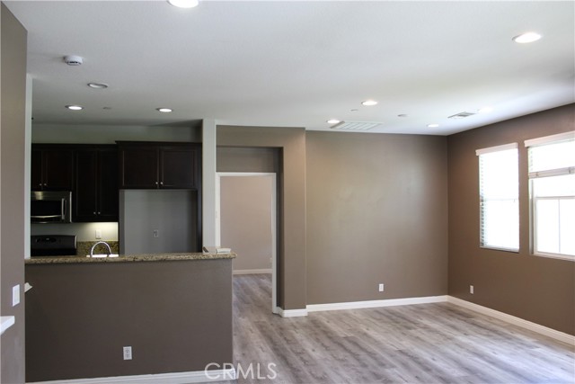 12470 Travanca Lane, Eastvale CA: https://media.crmls.org/medias/0449b4ca-66d9-4616-b4d4-50ed86c48f97.jpg