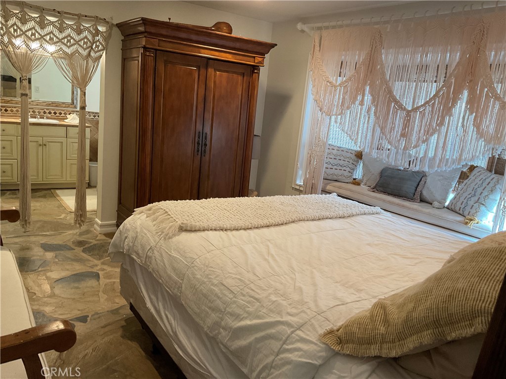 MLS #OC25182899 img 30