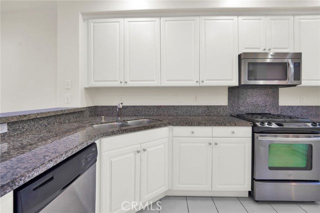 Detail Gallery Image 11 of 38 For 986 Sweetbriar Ln #B,  Azusa,  CA 91702 - 2 Beds | 2 Baths