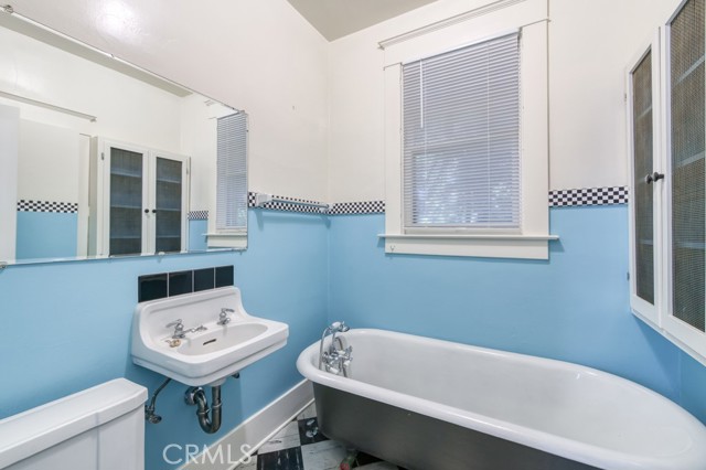 Detail Gallery Image 29 of 66 For 605 E Home Ave, Fresno,  CA 93728 - 5 Beds | 4/1 Baths