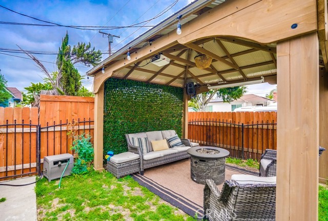 Detail Gallery Image 8 of 38 For 115 N Magnolia Court, Compton,  CA 90220 - 4 Beds | 2 Baths