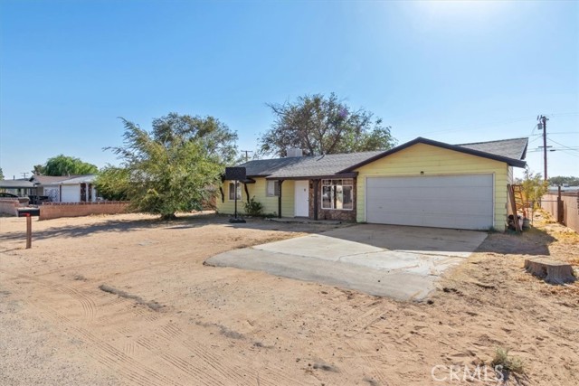 13645 Gilbert St., North Edwards CA: https://media.crmls.org/medias/044bb8f5-7418-4ca8-8da2-fd56f9a2a192.jpg