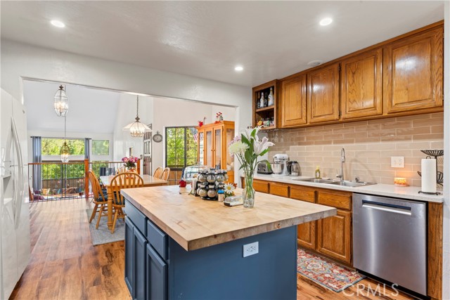 Image 11 of 52 For 27528 Ashwood Lane