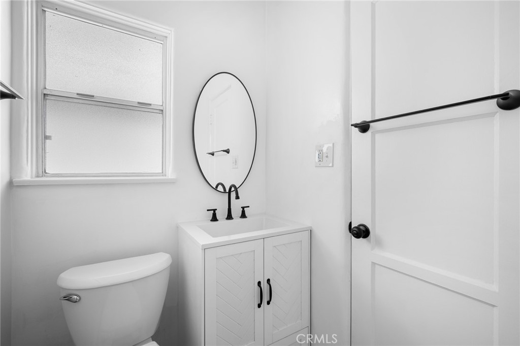 https://media.crmls.org/medias/044cc51e-0d8b-40a4-98fd-2d8c1087a737.jpg?preset=X-Large