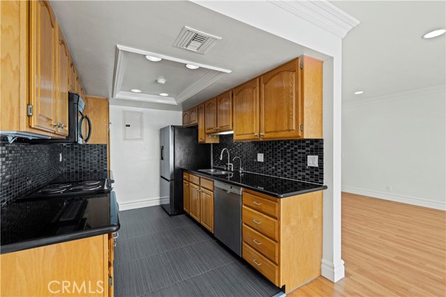 Detail Gallery Image 8 of 20 For 515 N Kenwood #112,  Glendale,  CA 91206 - 2 Beds | 2 Baths