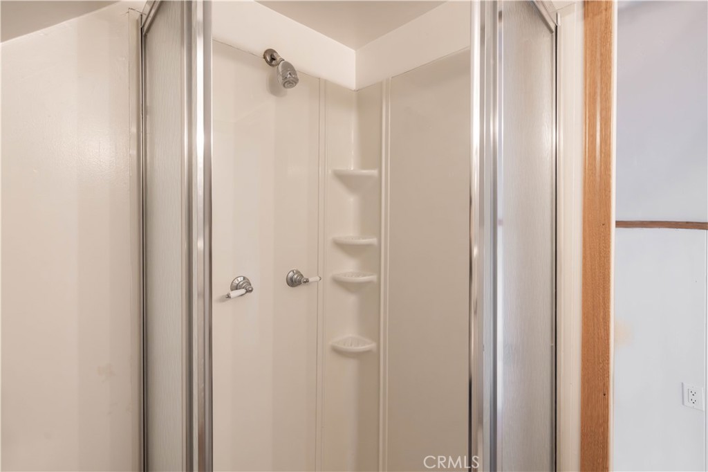 https://media.crmls.org/medias/044e2e80-02a5-4af8-8f7f-66e3360720d6.jpg?preset=X-Large