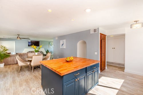 23413 Oxnard Street photo 8