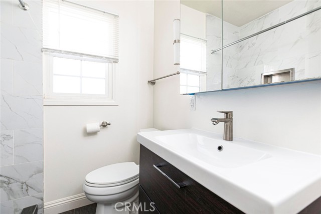 4135 Warner Boulevard, Burbank CA: https://media.crmls.org/medias/044e4528-aac0-440c-bd14-9dffaf56a392.jpg