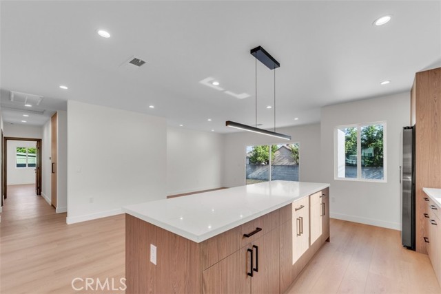 11240 Lull Street, Sun Valley CA: https://media.crmls.org/medias/044eaa84-a0ad-42d7-a4a6-bc493bd68f97.jpg