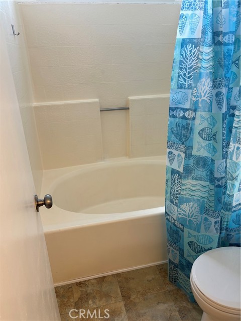 Detail Gallery Image 4 of 11 For 12755 Elmhurst Dr, Moreno Valley,  CA 92555 - 3 Beds | 2 Baths