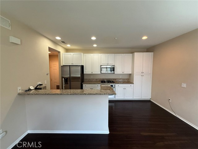 Detail Gallery Image 8 of 39 For 30505 Canyon Hills Rd #403,  Lake Elsinore,  CA 92532 - 2 Beds | 2/1 Baths