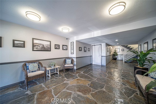 Detail Gallery Image 2 of 30 For 1355 Loma Ave #318,  Long Beach,  CA 90804 - 2 Beds | 2/1 Baths