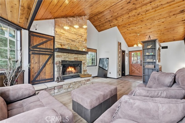 Detail Gallery Image 9 of 46 For 26355 Walnut Hills Dr Aka 276 Augusta Court, Lake Arrowhead,  CA 92352 - 3 Beds | 2/1 Baths