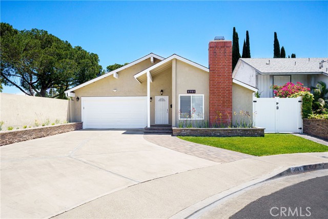 3701 S Ross Street, Santa Ana CA: https://media.crmls.org/medias/0452a59f-2a0e-4363-a4d9-b920e00a1ac2.jpg