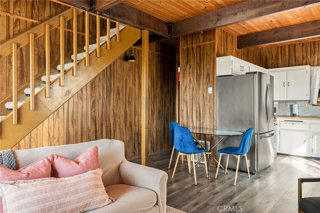 https://media.crmls.org/medias/0452a729-bd92-4c78-9bcf-909bf3fe5978.jpg?preset=X-Large