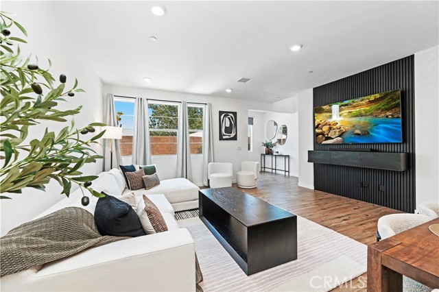 5680 Kate Way, Fontana CA: https://media.crmls.org/medias/0452a870-ac8d-4d02-96c8-dc7fab74d97e.jpg