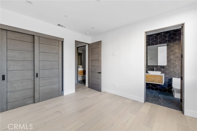 Detail Gallery Image 9 of 20 For 528 N Flores St #103,  West Hollywood,  CA 90048 - 2 Beds | 2/1 Baths