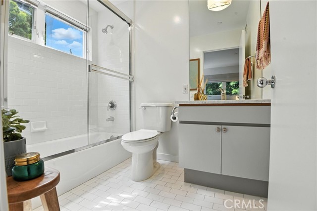 Detail Gallery Image 27 of 46 For 2203 3rd St #1,  Santa Monica,  CA 90405 - 2 Beds | 2/1 Baths