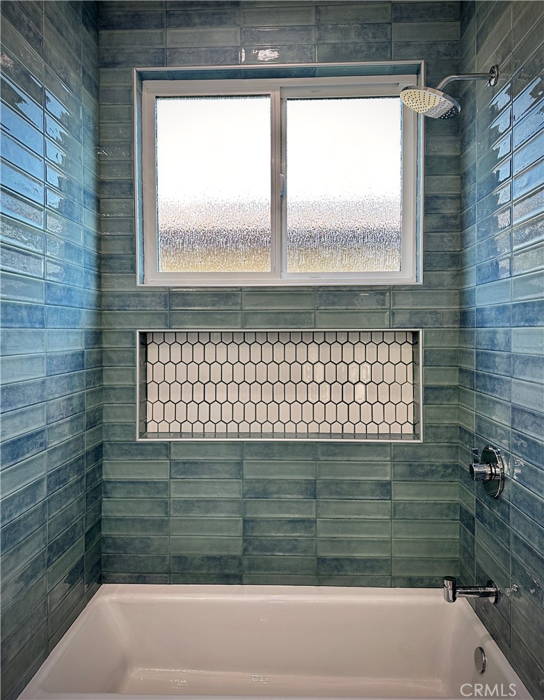 https://media.crmls.org/medias/04539c8e-cbff-49d6-b9ef-6cad2b5e3272.jpg?preset=X-Large