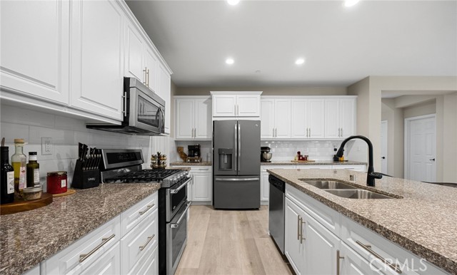 Detail Gallery Image 7 of 34 For 3009 E Arbor Ln, Ontario,  CA 91762 - 4 Beds | 2/1 Baths