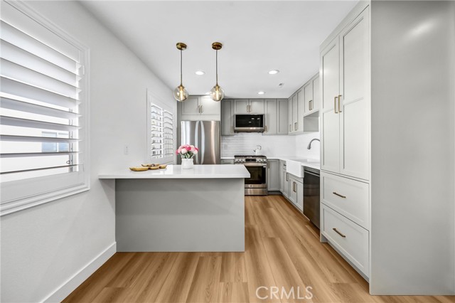 Detail Gallery Image 11 of 36 For 9502 via Salerno, Burbank,  CA 91504 - 2 Beds | 2/1 Baths