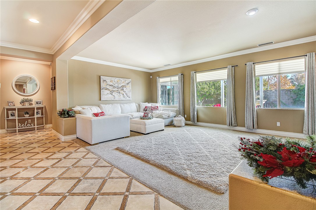 Detail Gallery Image 9 of 61 For 17509 Cedarwood Dr, Riverside,  CA 92503 - 4 Beds | 2/1 Baths