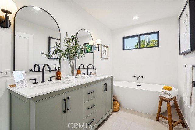 Detail Gallery Image 15 of 22 For 2710 Granville Ave, Los Angeles,  CA 90064 - 3 Beds | 2/1 Baths