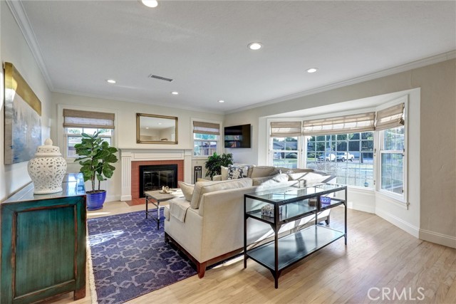 Detail Gallery Image 6 of 52 For 3902 North Marshall Way, Long Beach,  CA 90807 - 2 Beds | 1 Baths