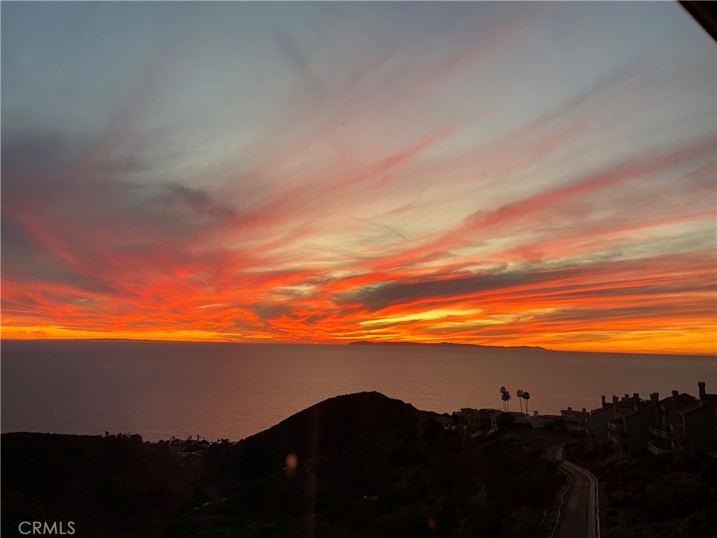 https://media.crmls.org/medias/0458a413-58f2-43ad-871c-7451aac7687f.jpg?preset=X-Large