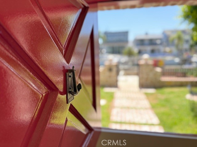 https://media.crmls.org/medias/0458e914-e7a7-49fd-9b5f-9f75e5876a1a.jpg?preset=X-Large