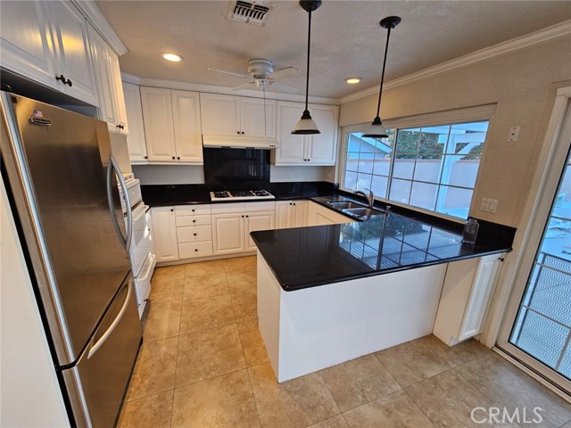 Detail Gallery Image 2 of 20 For 15040 Beechwood Ln, Chino Hills,  CA 91709 - 4 Beds | 2 Baths