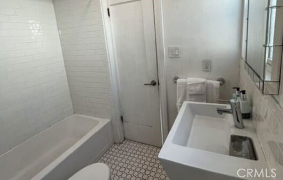 Detail Gallery Image 8 of 15 For 1770 Hauser Bld, Los Angeles,  CA 90019 - 3 Beds | 2 Baths