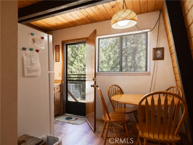 Detail Gallery Image 12 of 20 For 42554 Cedar Ave, Big Bear Lake,  CA 92315 - 2 Beds | 1 Baths