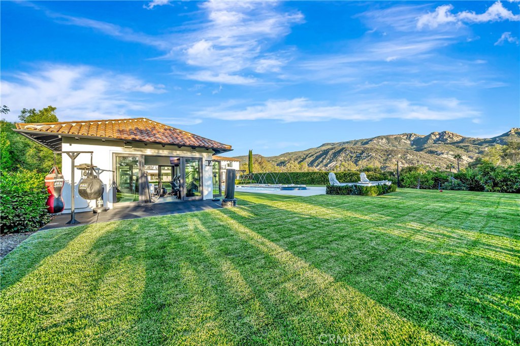 https://media.crmls.org/medias/045ad218-db0d-488d-be9a-b7f5f155851b.jpg?preset=X-Large