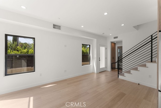 2155 Glenada Avenue, Montrose CA: https://media.crmls.org/medias/045b3e42-ebdc-41f3-bf27-a6dfa1cfd789.jpg