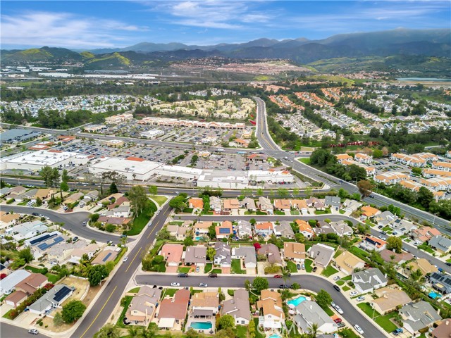 27781 Higuera, Mission Viejo CA: https://media.crmls.org/medias/045b5bff-2c99-4ccd-a4d6-d339106df7f7.jpg
