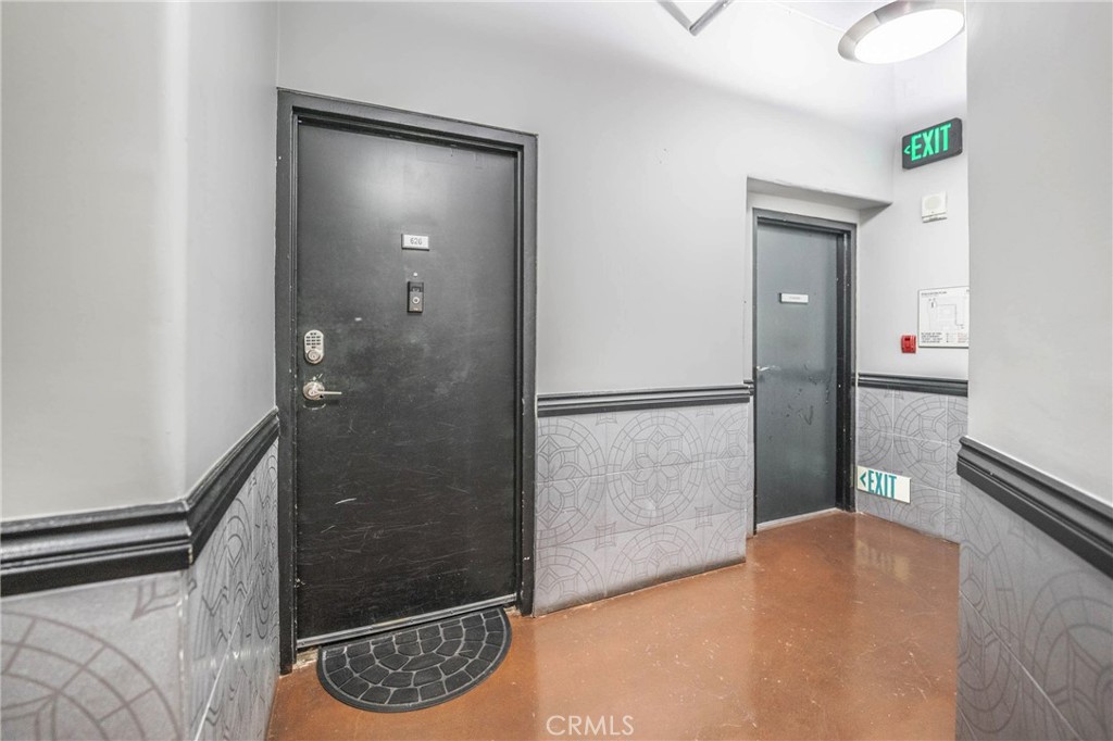 https://media.crmls.org/medias/045bc304-71d9-4340-9a73-132c5de43ba5.jpg?preset=X-Large