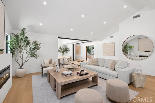 Detail Gallery Image 9 of 35 For 281 Santo Tomas Ave, Costa Mesa,  CA 92627 - 4 Beds | 4/1 Baths