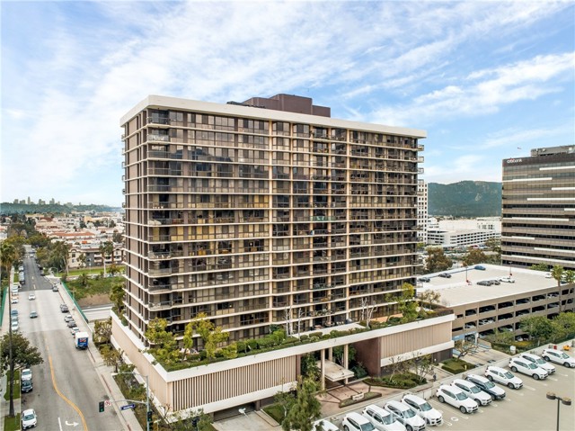 222 Monterey Road, Glendale CA: https://media.crmls.org/medias/045be372-1c0d-4a23-a569-b09eb5ede712.jpg