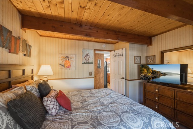 301 Downey Drive, Big Bear City CA: https://media.crmls.org/medias/045c1d5d-51e0-4780-b3fc-15df1de526e8.jpg