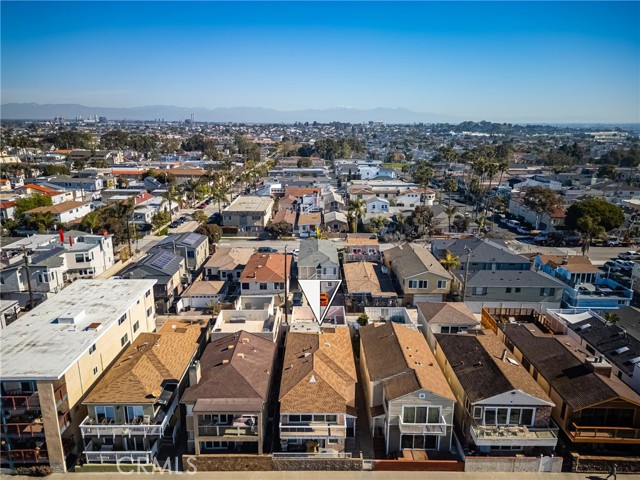 1207 Seal Way, Seal Beach CA: https://media.crmls.org/medias/045c5cae-4f53-40b7-b326-18eb9e17d987.jpg